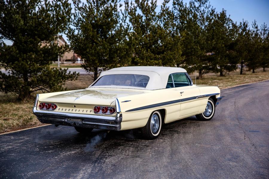  Pontiac Bonneville Convertible (2867) 1961 года  (фото 29 из 59)